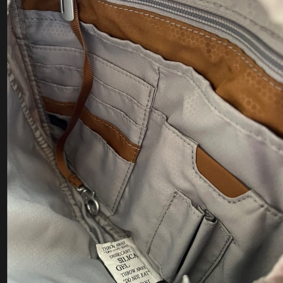 Vintage TUMIT-Tech Lightweight Nylon Flap Magnetic Closure Crossbody Shoulder - Picture 2 of 7